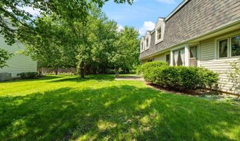2218 N Williamsburg St, Arlington Heights, IL 60004