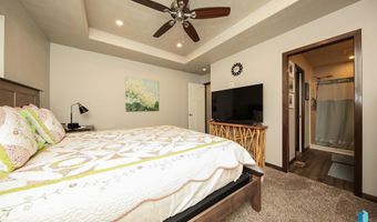 2720 E Sunburst Dr, Brandon, SD 57005