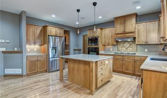 907 Sandalwood Dr, Altoona, WI 54720