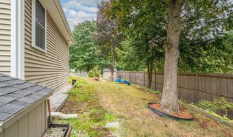 8 Chesterfield Dr, Concord, NH 03301