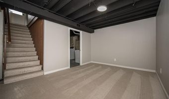 270 E Skyline Dr, Ballwin, MO 63011