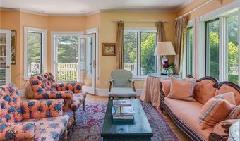 39 Brenton Rd, Newport, RI 02840