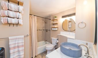 1875 KALANIANAOLE Ave 311, Hilo, HI 96720