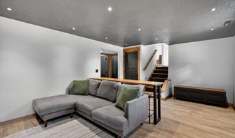 805 SE 2nd St, Ankeny, IA 50021