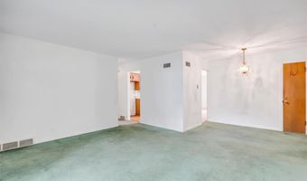 425 Bush Dr, Ballwin, MO 63021