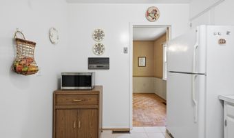 8350 GLASTONBURY Ct, Annandale, VA 22003