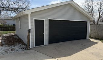 527 Village Ct, Altoona, IA 50009