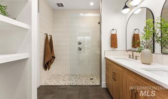 3443 N 33rd St Middle Unit, Boise, ID 83703