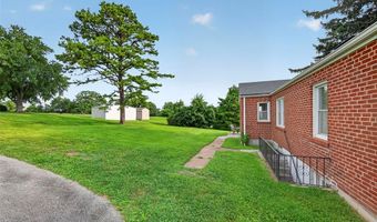 105 N Elm St, Ballwin, MO 63011
