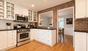 609 S HENRY St, Alexandria, VA 22314