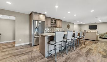 5039 W RED BARN Ct, Appleton, WI 54913