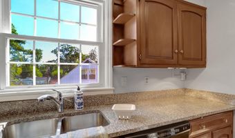 2911 EDGEHILL Dr, Alexandria, VA 22302