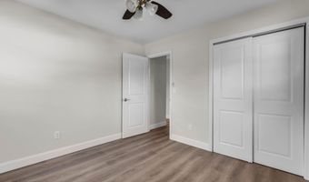 76 Maple St, Beachwood, NJ 08722