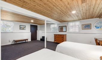 14 Davisville Ln, Narragansett, RI 02882