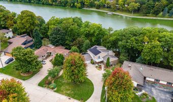 1331 N BRIARCLIFF Dr, Appleton, WI 54915