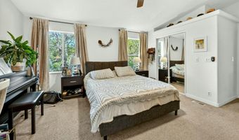 723 Reiten Dr, Ashland, OR 97520