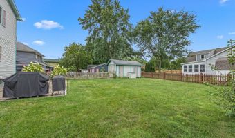 27 Center St, Algonquin, IL 60102
