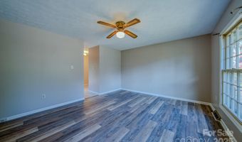 43 Lancelot Ln, Asheville, NC 28806