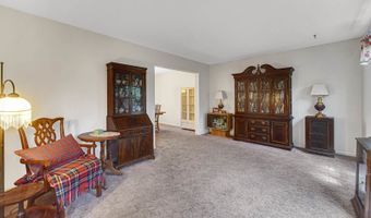 1940 Waverly Ln, Algonquin, IL 60102