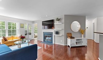 7501 ASHBY Ln J, Alexandria, VA 22315