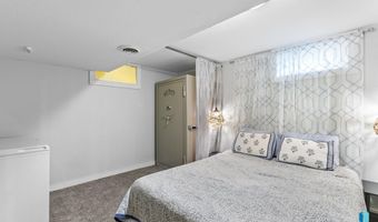 306 E Maple St, Beresford, SD 57004