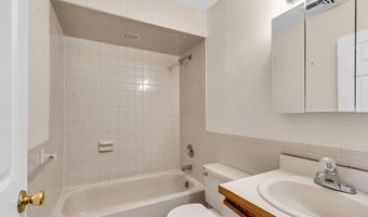 35 Spruce St, Beachwood, NJ 08722