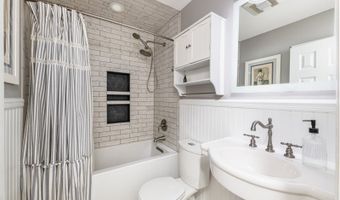 8 Pond Dr, Alloway, NJ 07422