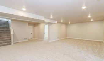 791 Clover Hill Dr, North Liberty, IA 52317