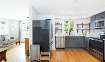 12 Ellen St, Bristol, RI 02809