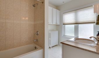 805 S Mitchell Ave, Arlington Heights, IL 60005
