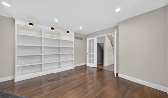 107 Falmouth Dr, Ballwin, MO 63011