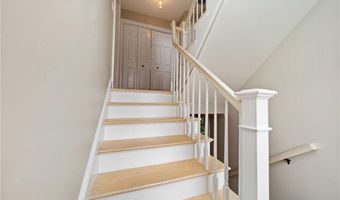 9 Casey Ct, Newport, RI 02840