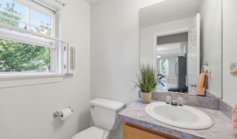 46 Dundee Dr, Cheshire, CT 06410