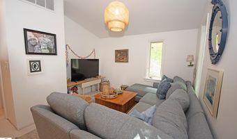 6001 S Hlavka Hls, Maple City, MI 49664