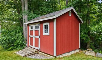 43 Darling Parke Dr, Bangor, ME 04401