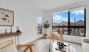 117 W 2ND St 202, Bayonne, NJ 07002