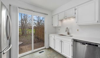 39911 Golf Ln, Antioch, IL 60002