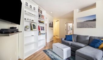 2221 S Huron Pkwy 2, Ann Arbor, MI 48104