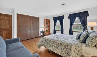 6 Amanda Ct, Airmont, NY 10952