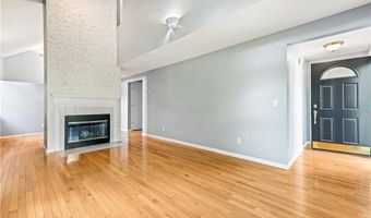 24 Smith St, Lincoln, RI 02865