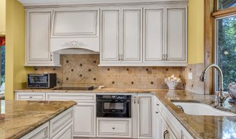 99 Holly Ln, Bayville, NJ 08721