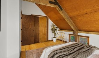 4 Lantern Ln, Bedford, MA 01730