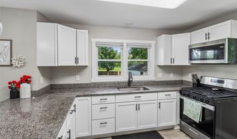 601 1st St E, Altoona, IA 50009
