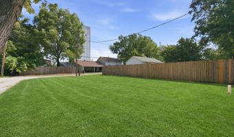 309 W Locust St, Aurora, MO 65605