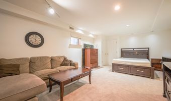 21- A W TAYLOR RUN Pkwy W, Alexandria, VA 22314