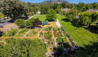 2737 Lakeview Dr, Santa Rosa, CA 95405