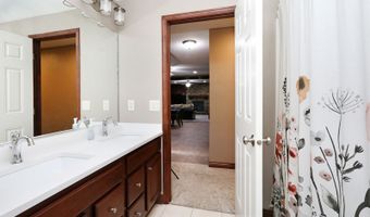 811 NW Boulder Point Pl, Ankeny, IA 50023