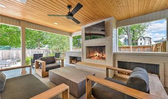 103 NE 7th St, Bentonville, AR 72712