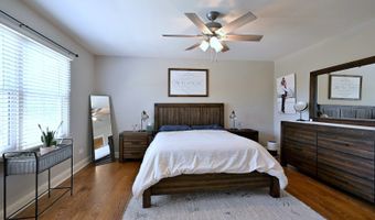 1350 W Barnwall Dr, Addison, IL 60101