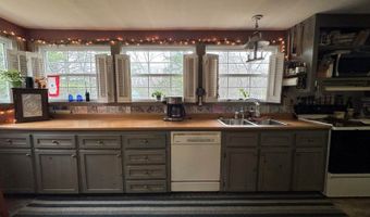 7 Howard Siding Ln, Abbot, ME 04406